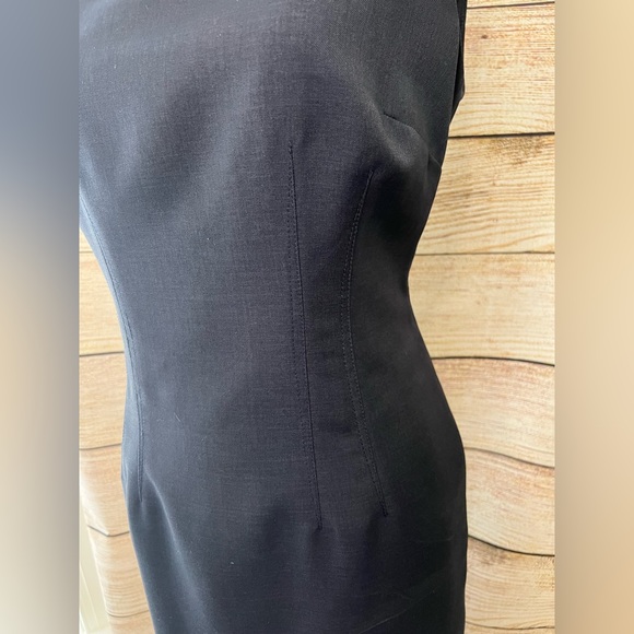 Kasper essential black sheath dress, v neck size 8 sleeveless - Picture 3 of 7